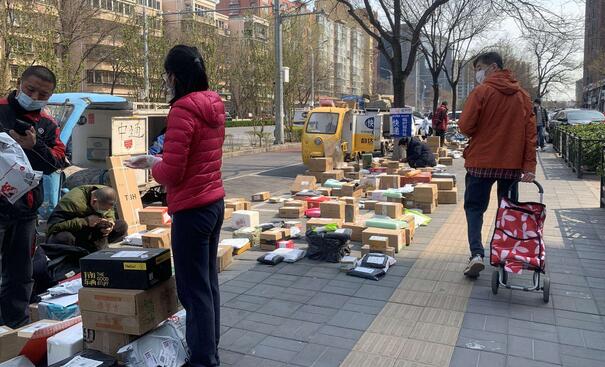 小区快递驿站为何免费存放快递，怎么赚钱？