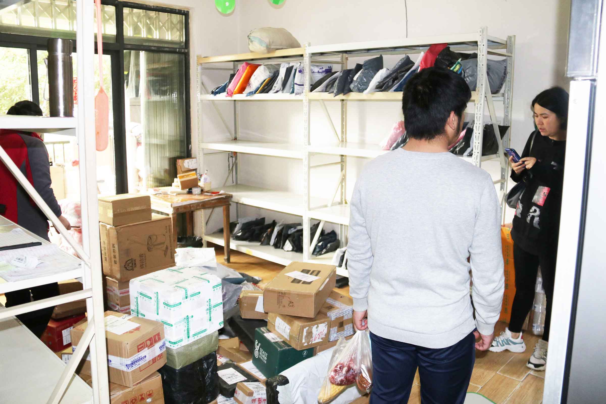 快递在代收点被人冒领该怎么办？