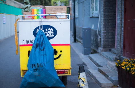 乡镇快递二次收费是否合理？如何看待快递驿站让用户承担转运成本？